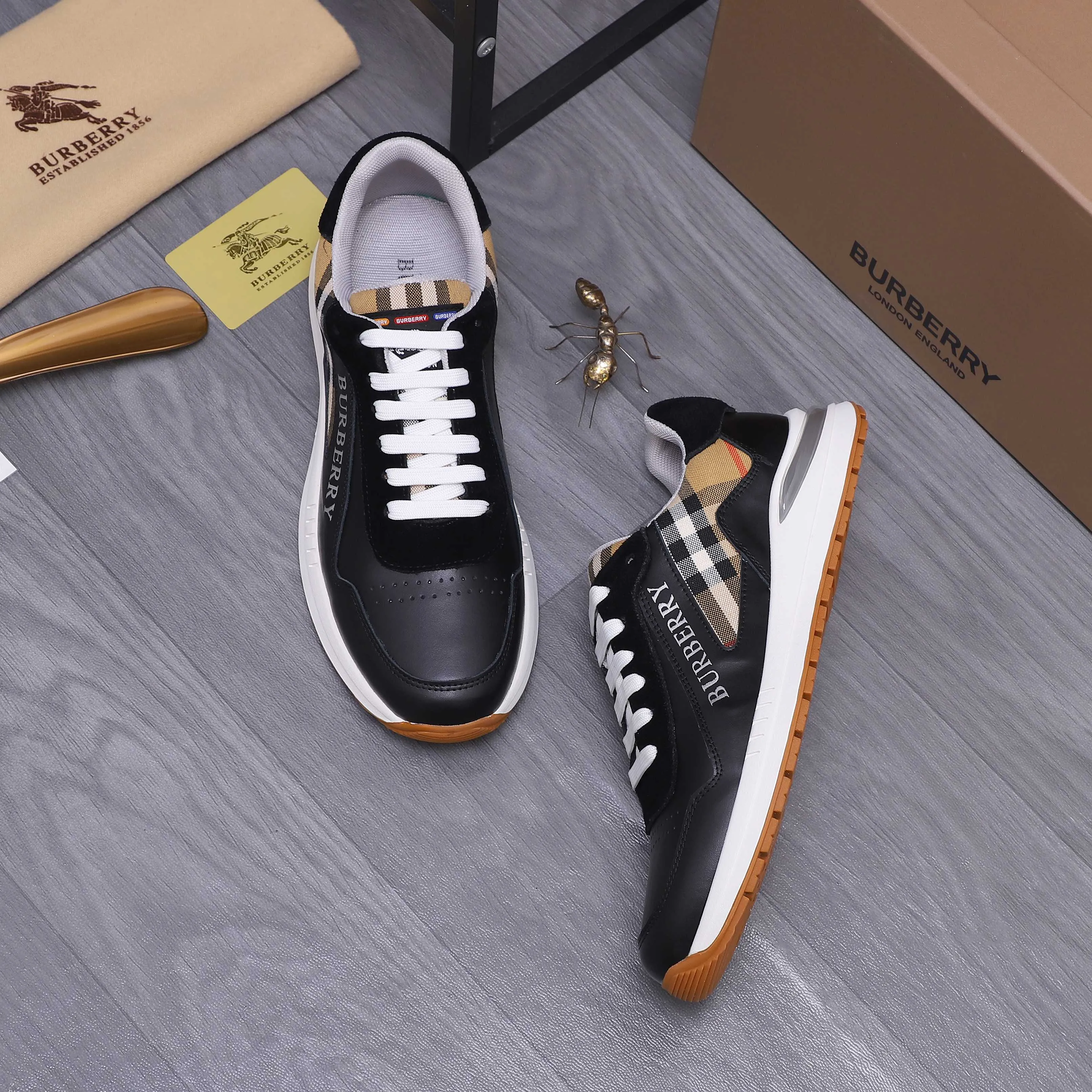 Men's shoes 💰442 Product trademark: Burberry "Burberry" casual shoes Regular size: 38-44 Product material: Selected cowhide stitching upper Breathable mesh lining Rubber outsole